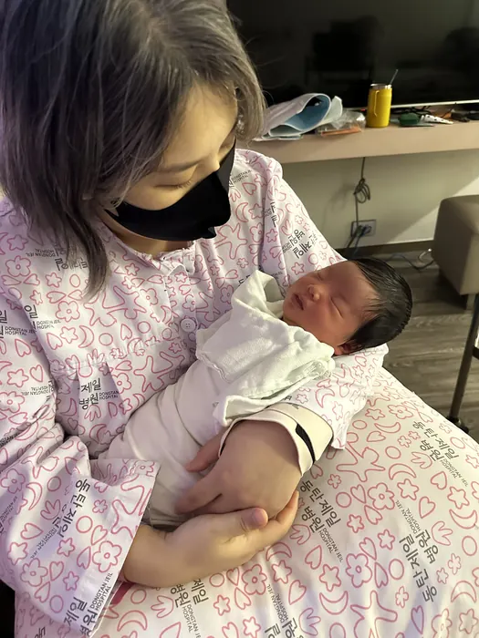Hold me in my moms arms at first time
