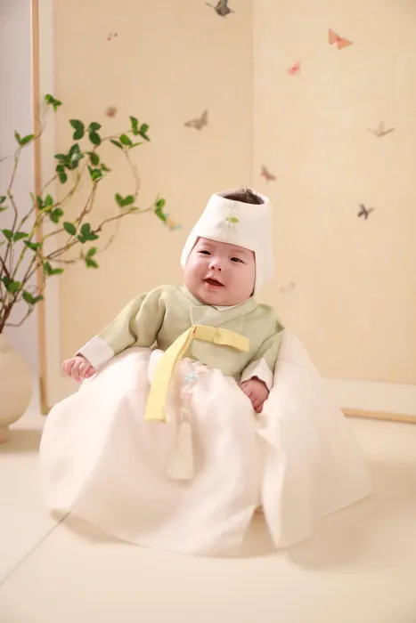 Baby Pastel Studio Concept Model Photo