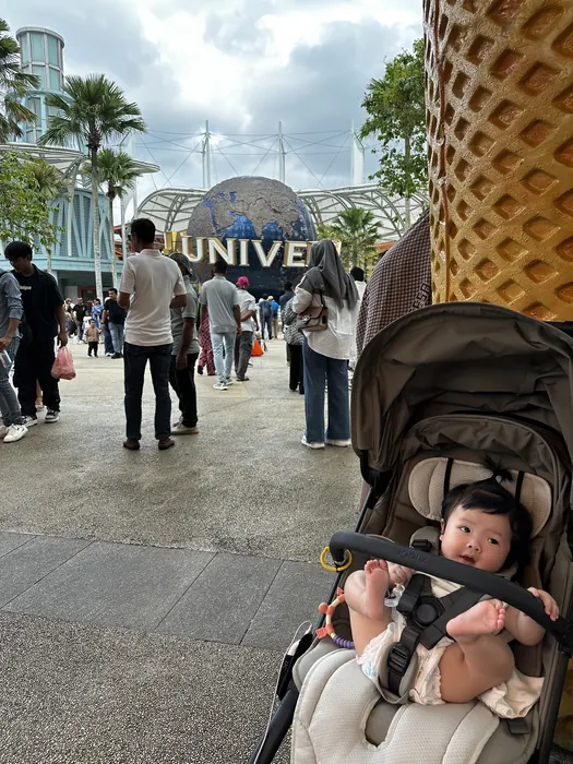 Solo photo ahead of Universal