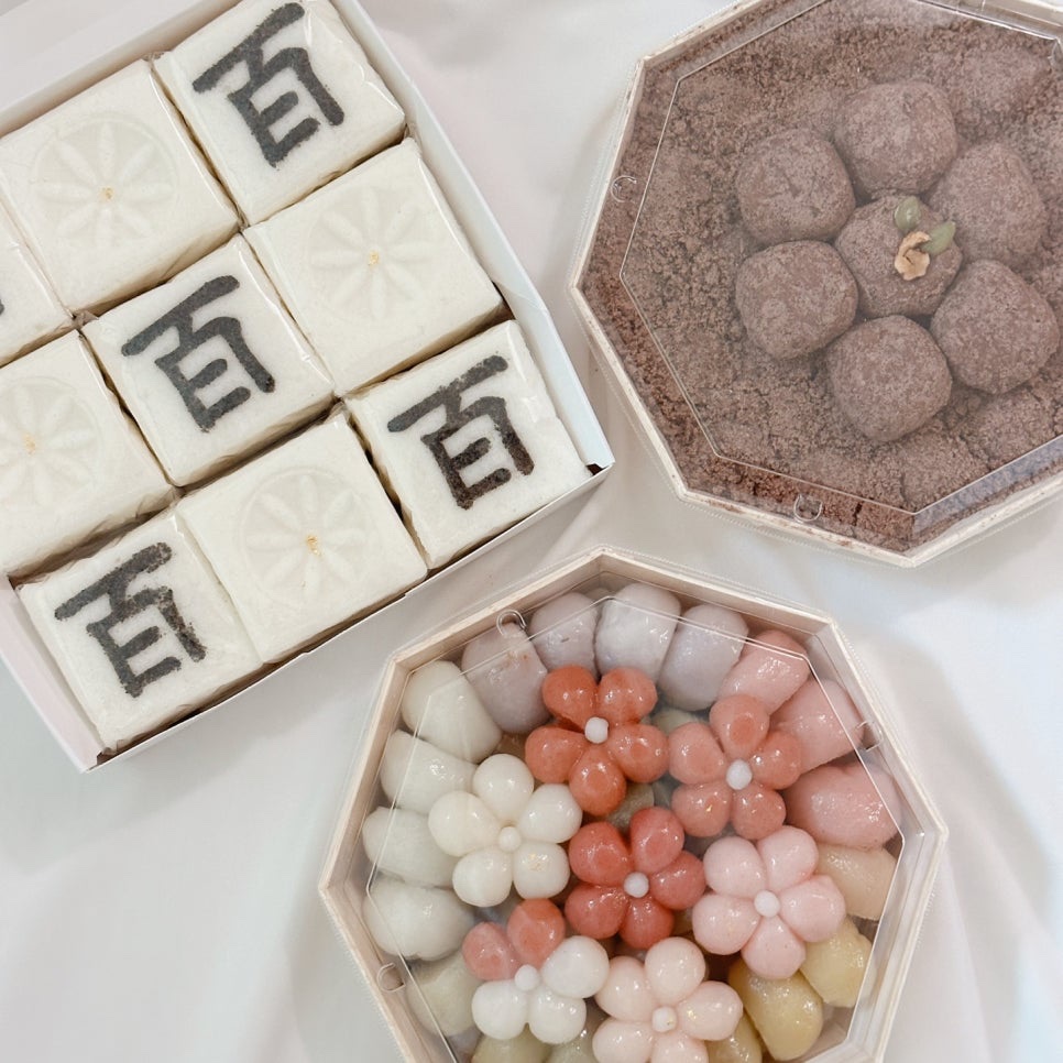 Custom-coloured Korean rice cakes prepared for a hundred-day celebration