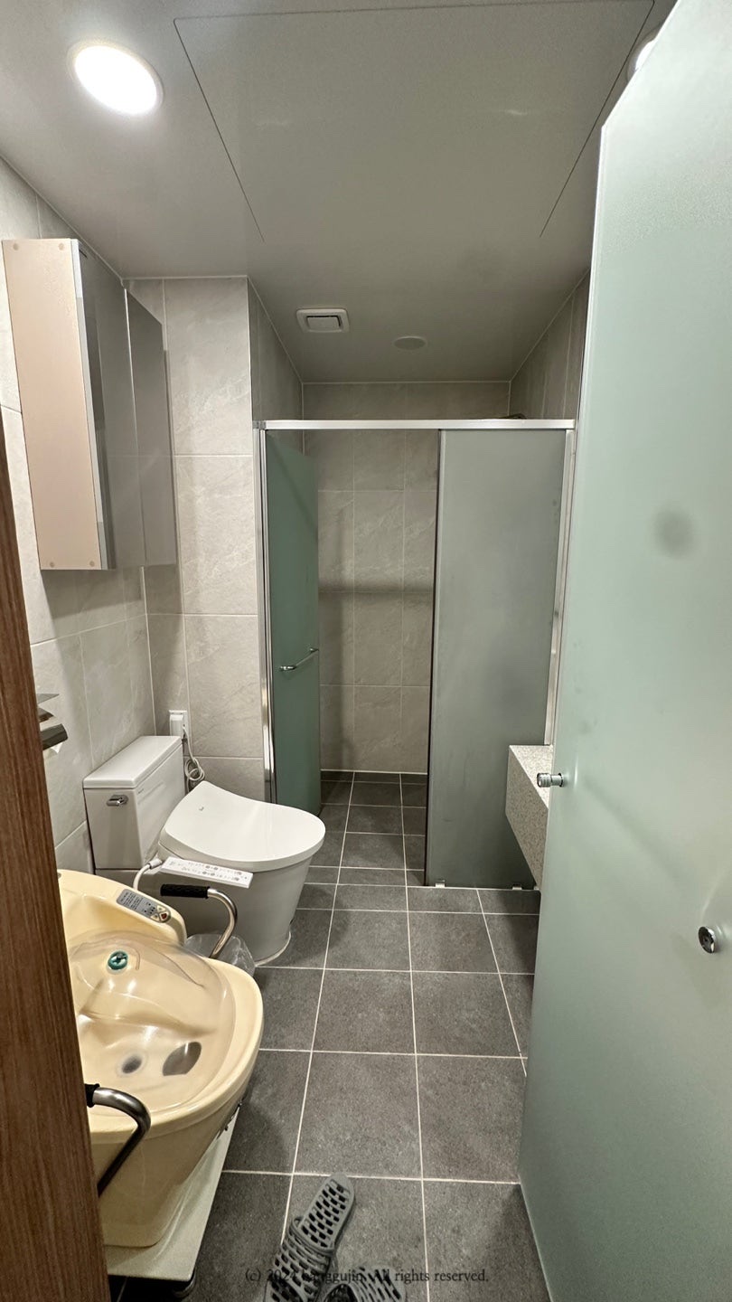 Private bathroom inside the postpartum care centre room