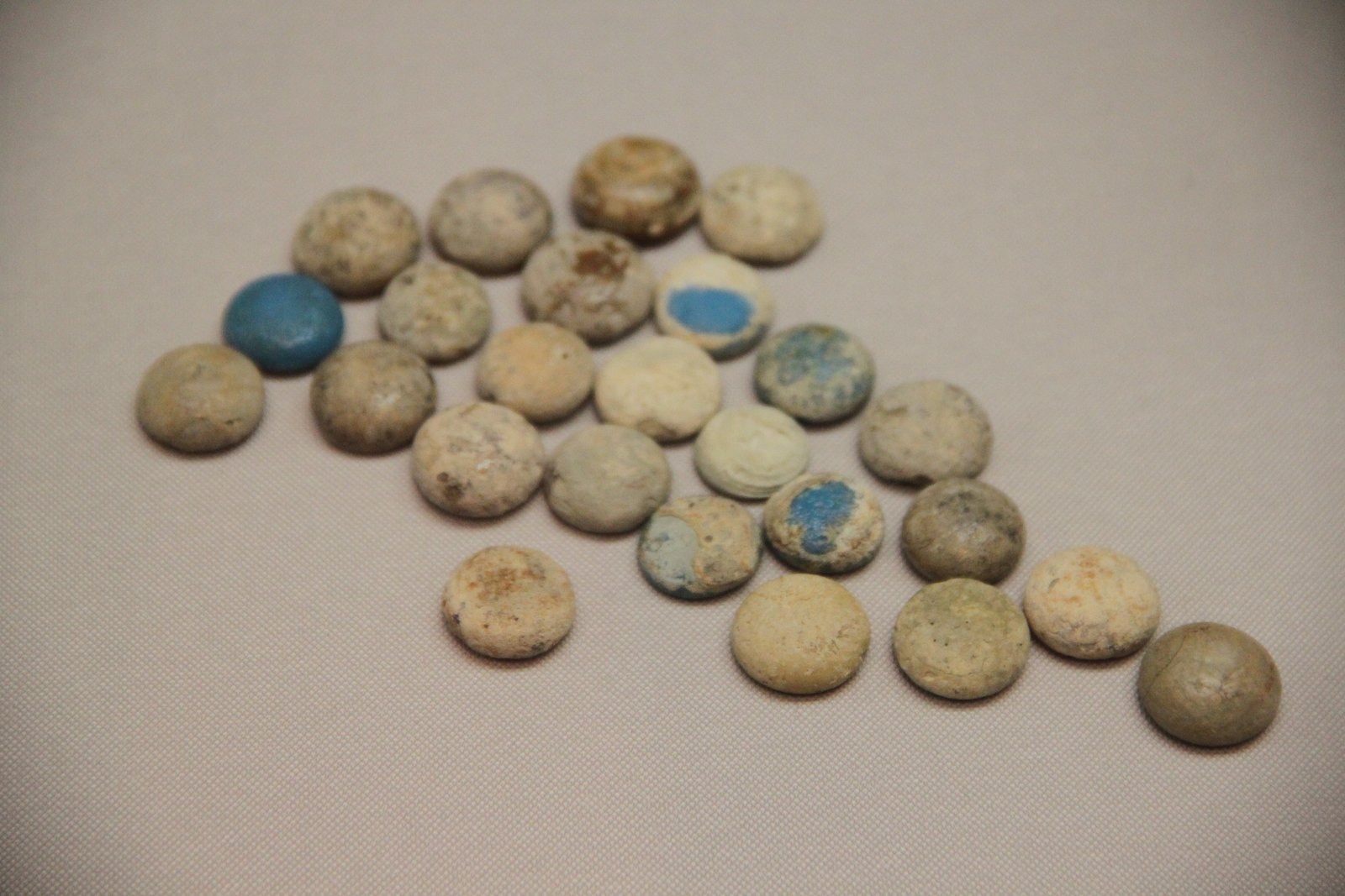 Baduk stone pieces displayed in the Sinan Shipwreck Gallery of the National Museum of Korea