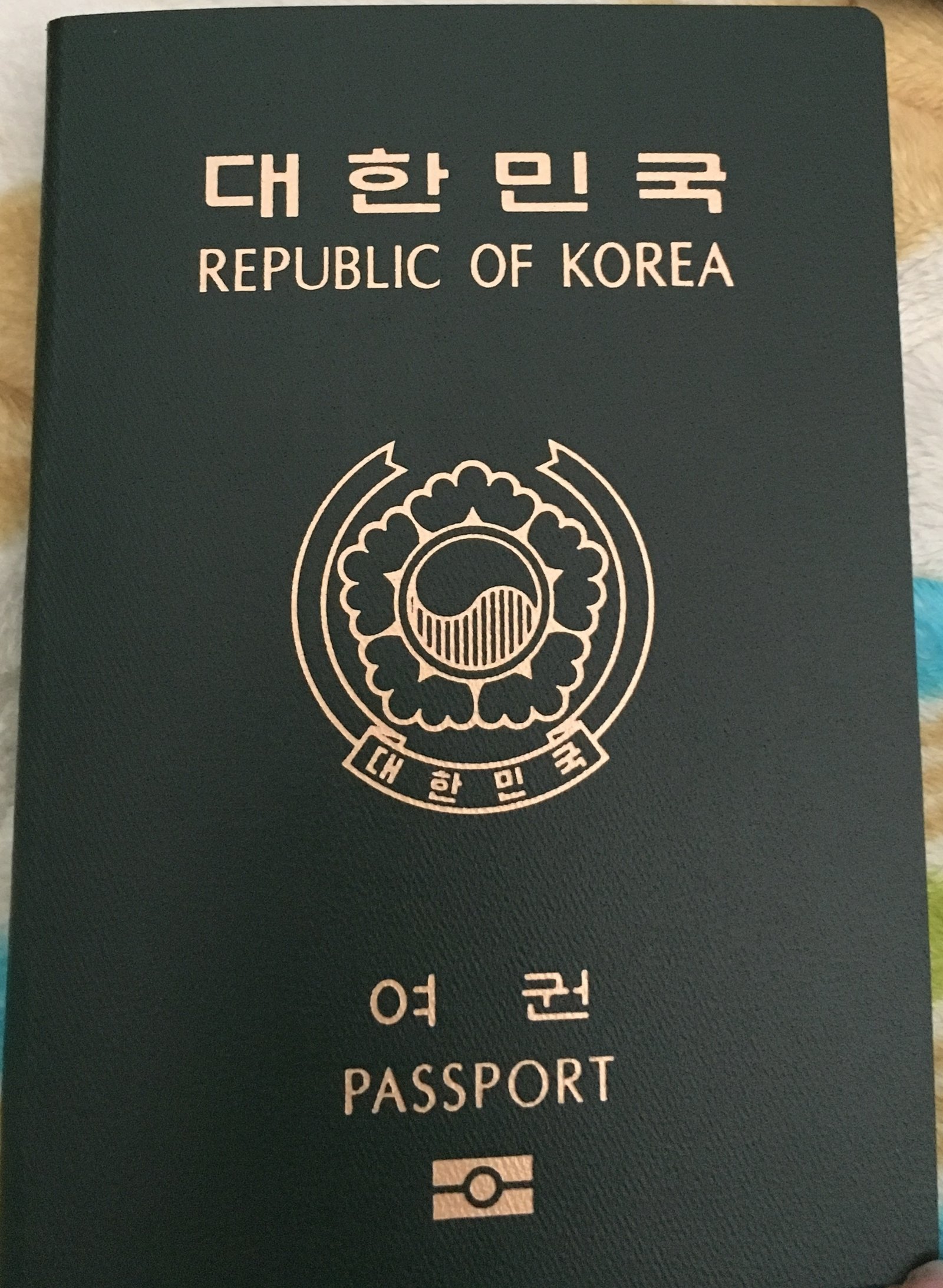 The cover of a Republic of Korea biometric passport showing the national emblem